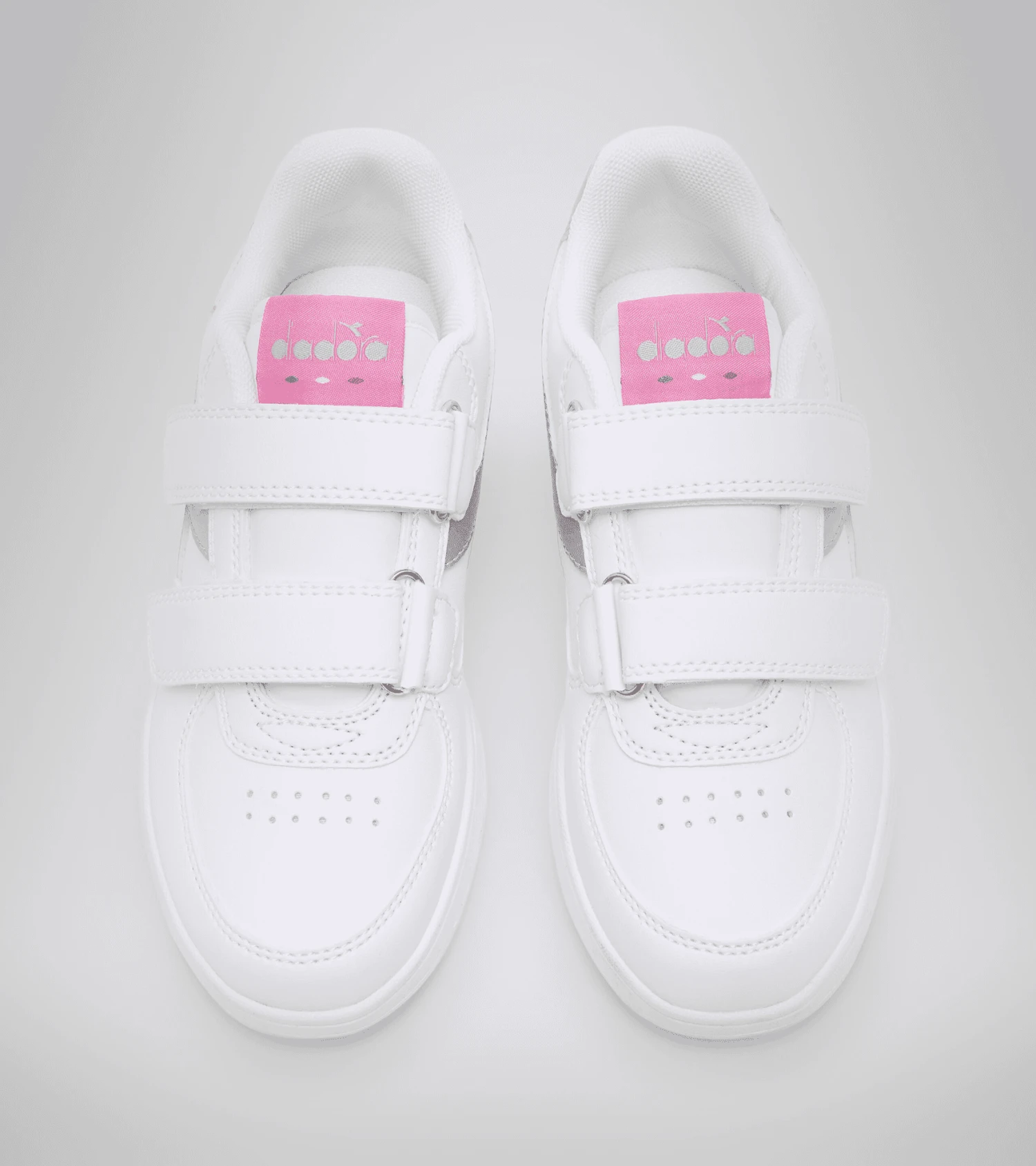 SCARPA DIADORA JUNIOR RAPTOR LOW PS BIANCA/ARGENTO 101.177721 C6103 3 SCARPA DIADORA JUNIOR RAPTOR LOW PS BIANCA/ARGENTO 101.177721 C6103 - immagine 3