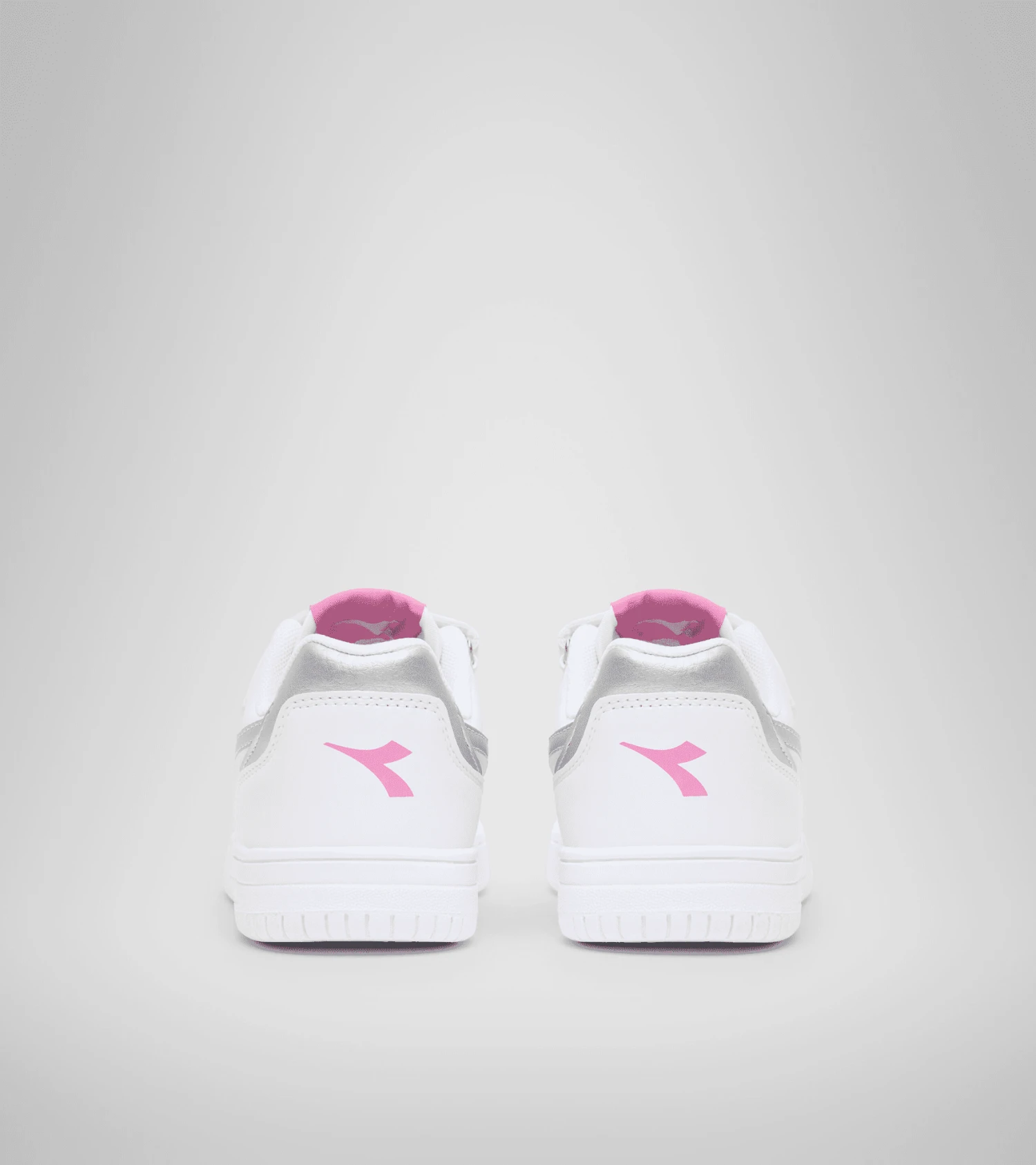 SCARPA DIADORA JUNIOR RAPTOR LOW PS BIANCA/ARGENTO 101.177721 C6103 4 SCARPA DIADORA JUNIOR RAPTOR LOW PS BIANCA/ARGENTO 101.177721 C6103 - immagine 4