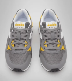 SCARPA DIADORA JUNIOR N.92 PS 101.177716 C5888 GRIGIA - GIALLA -Corriviva Negozio 0055635 scarpa diadora junior n92 ps 101177716 c5888 grigia gialla