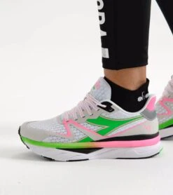 SCARPA DA RUNNING DA DONNA DIADORA ATOMO V7000 101.179068 D0250 -Corriviva Negozio 0078267 scarpa da running da donna diadora atomo v7000 101179068 d0250